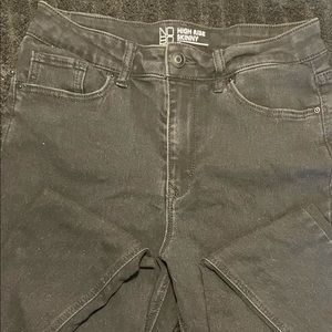 No boundaries high rise skinny jeans